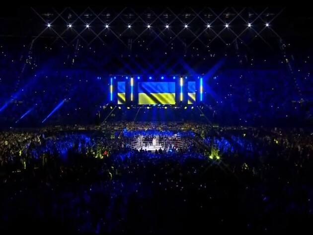 Перед боем Усика с Дюбуа в Польше гимн Украины пел весь стадион, Усик подпевал. Видео