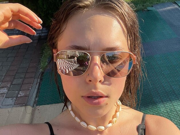 20-річна донька Кравець показала фото в мокрому купальнику і свої прогулянки