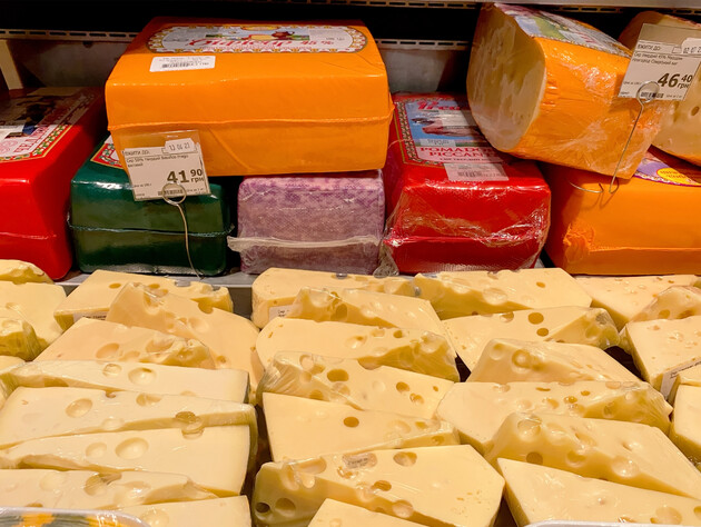 У Спілці молочних підприємств України розповіли, скільки в кілограмі сиру вартості молока, а скільки – заробітку мереж