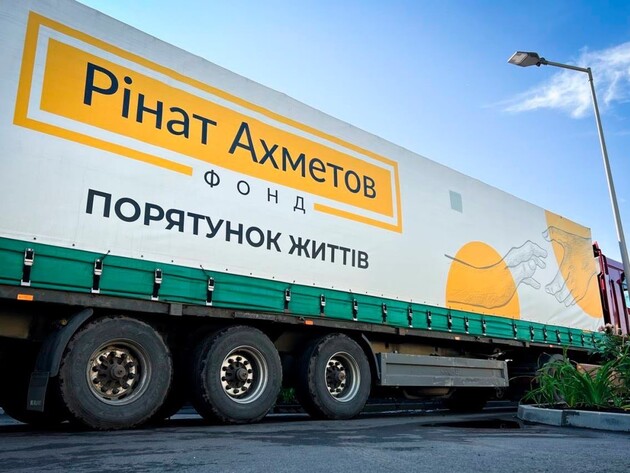 4 тыс. продуктовых наборов от Фонда Рината Ахметова передали в Новомосковск для переселенцев из Луганской области 