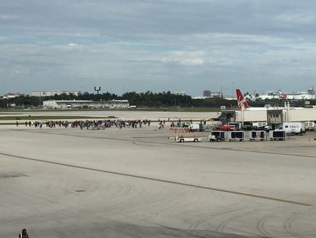 В результате стрельбы в аэропорту во Флориде погибли пять человек, восемь ранены – полиция