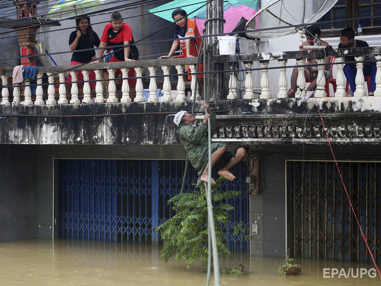 В результате проливных дождей в Таиланде погибли 12 человек 