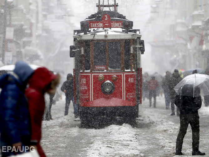 В Стамбуле выпало полметра снега