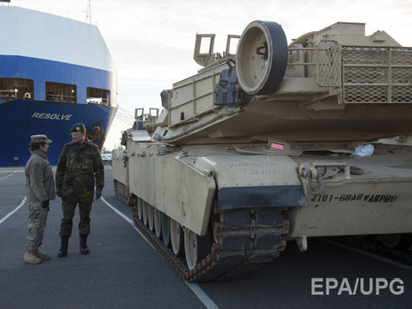 В Германию прибыла тяжелая военная техника из США. Фоторепортаж