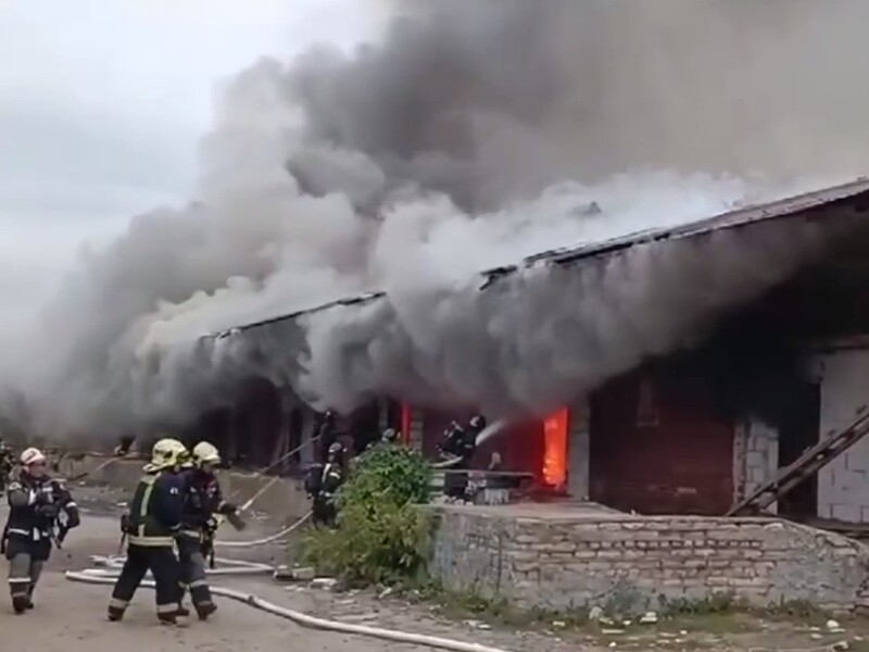 В центре Москвы – пожар на складе с имуществом Российской железной дороги
