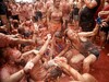 В Іспанії 15 тис. людей взяло участь у вуличних боях перестиглими помідорами. Фоторепортаж