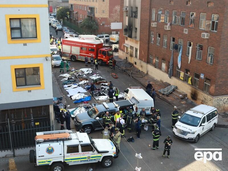 "Самый смертоносный пожар в истории города". В Йоханнесбурге загорелась пятиэтажка, погибли уже 64 человека