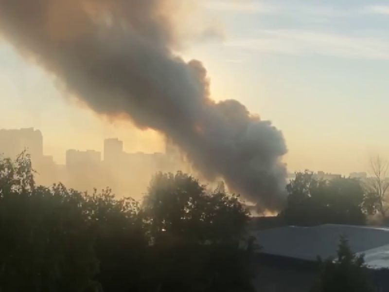 Під Москвою після удару безпілотником горить цех із виробництва електроніки для ракет