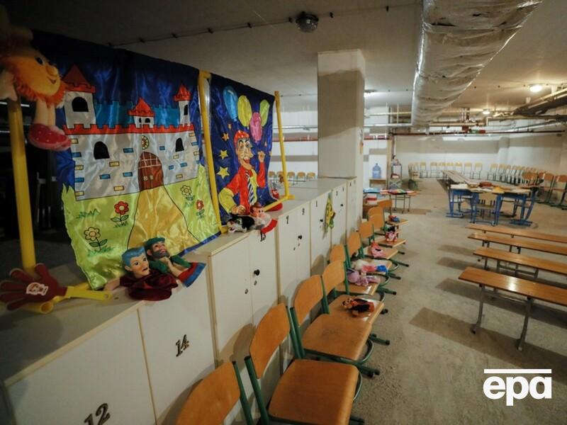 В Минобразования сообщили, что 84% школ в Украине имеют оборудованные укрытия. Шмыгаль отметил, что без него невозможно никакое обучение офлайн