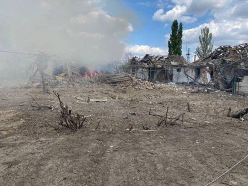 Російська авіація вдарила керованими бомбами по селу в Херсонській області, загинув чоловік, іще двоє дістали поранення – ОВА