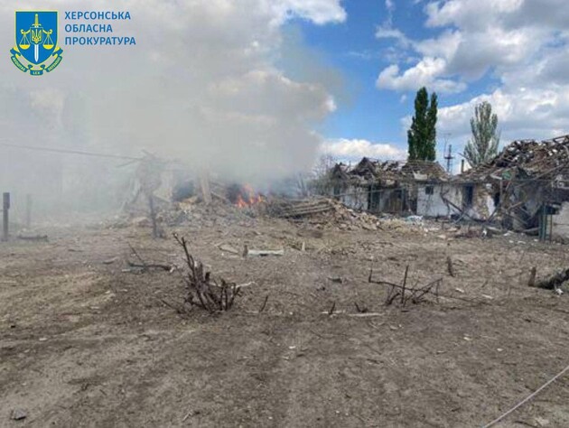 Российская авиация ударила управляемыми бомбами по селу в Херсонской области, погиб мужчина, еще двое получили ранения – ОВА