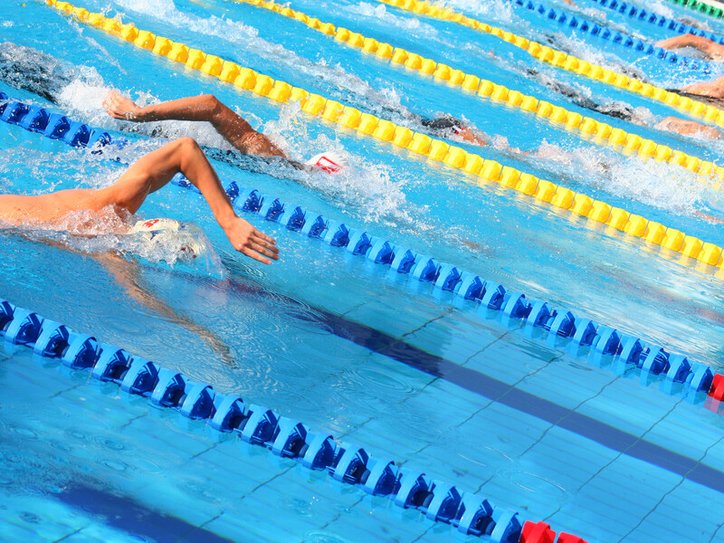 Международная федерация плавания разрешила спортсменам из РФ и Беларуси выступать под нейтральным флагом в индивидуальном зачете