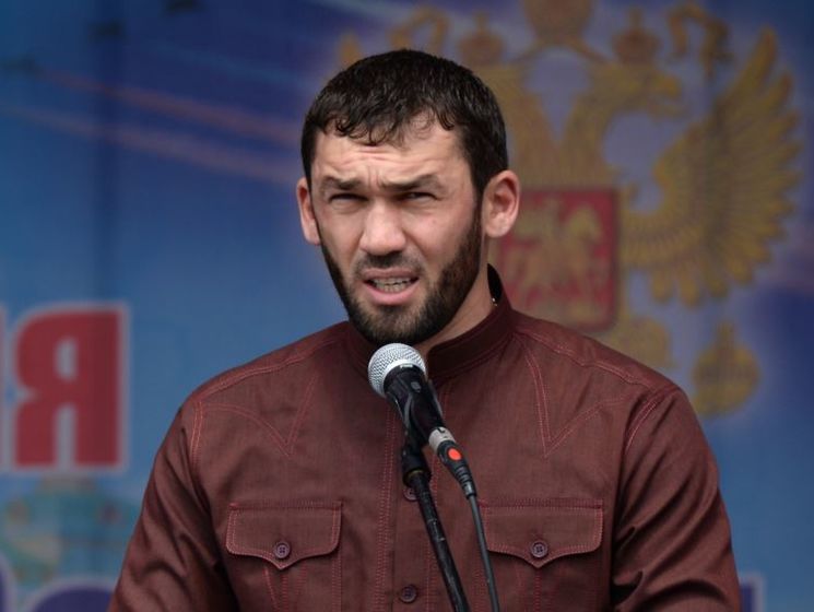Спикер чеченского парламента призвал вырвать журналисту "пару клыков "мудрости" и укоротить язык"