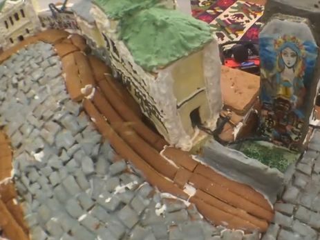 Американка создала копию столичного Андреевского спуска из печенья. Видео