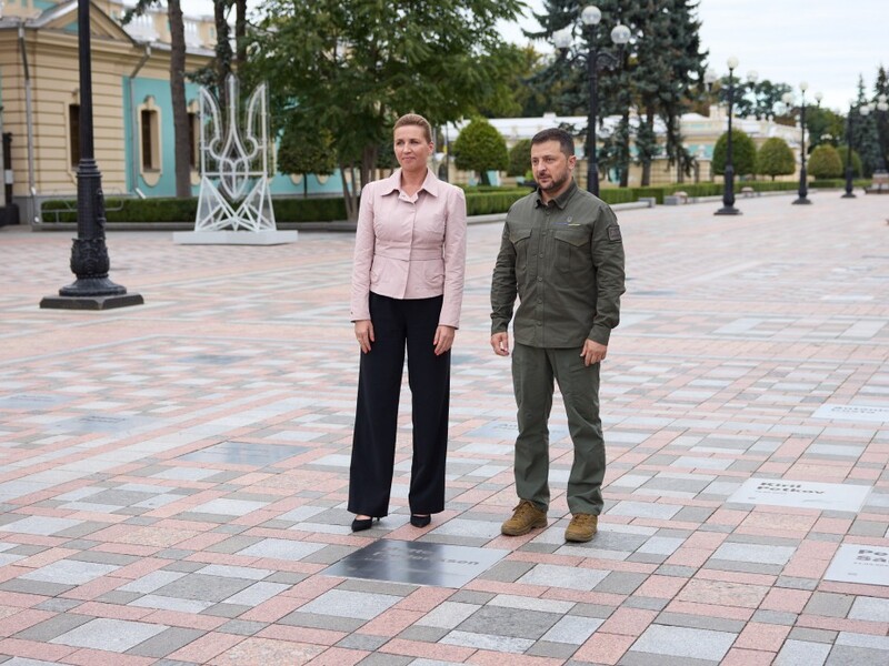 На Алеї сміливості в Києві встановили табличку з ім'ям прем'єрки Данії