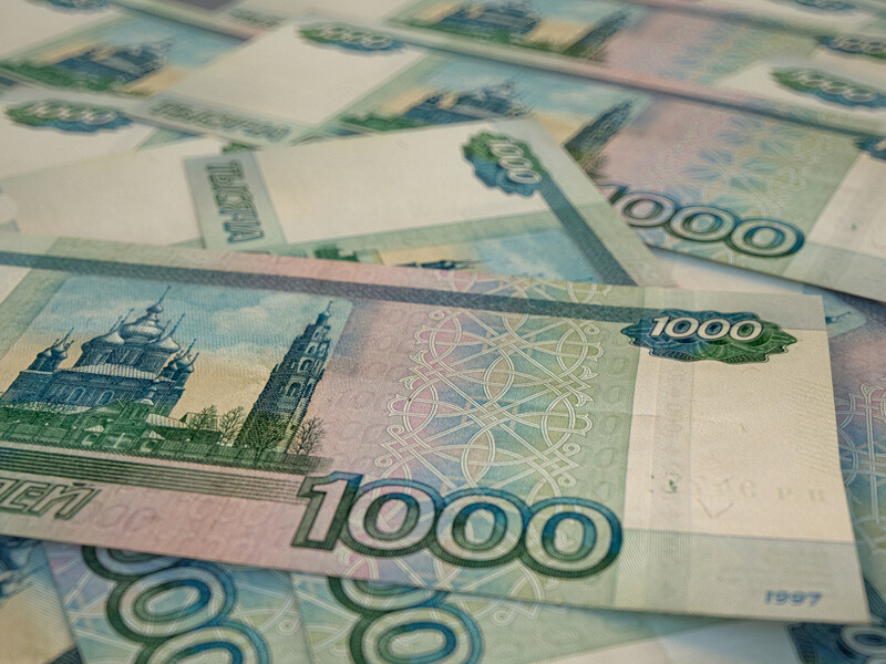 Ціни російських державних облігацій упали слідом за рублем