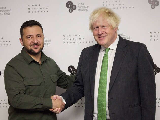 В Украину приехал экс-премьер Великобритании Джонсон. Зеленский назвал его другом и поблагодарил за поддержку