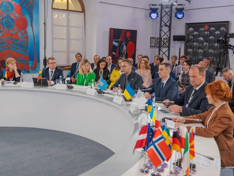 На саммите первых леди и джентльменов медучреждения Украины и других стран заключили 25 меморандумов о партнерстве – ОП