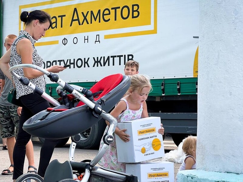 Гуманитарную помощь от Фонда Рината Ахметова продолжают получать в Доброполье
