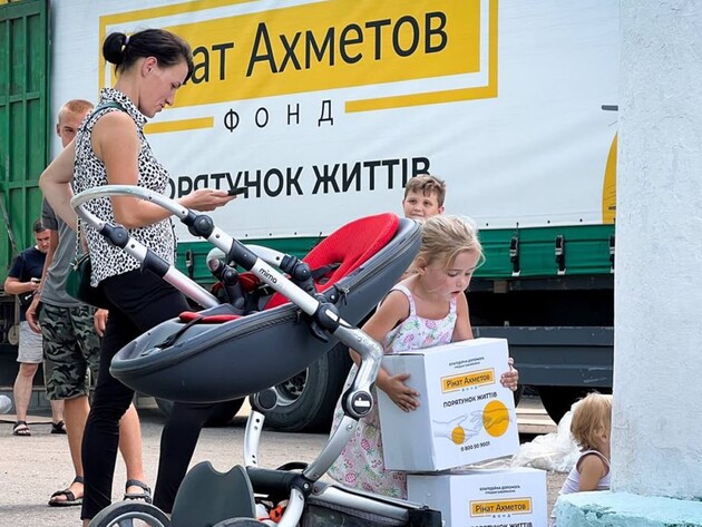 Гуманитарную помощь от Фонда Рината Ахметова продолжают получать в Доброполье