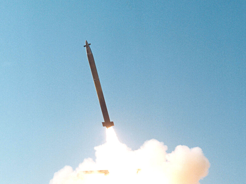 США можуть передати Україні далекобійні ракети з касетними бомбами – Reuters