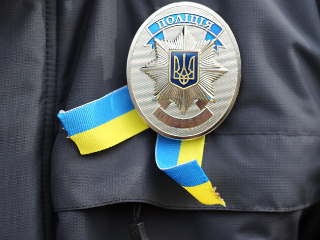 У Києві поліцейського поранили ножем