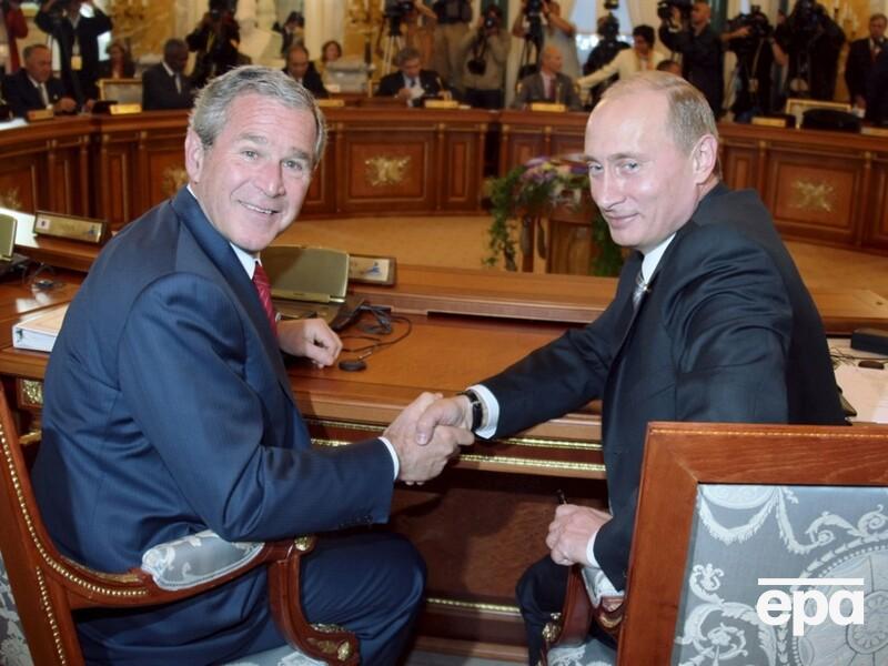 "Я вижив". 43-го президента США Буша-молодшого шокувало фото, де Пригожин подає йому їжу в межах саміту G8 у Санкт-Петербурзі