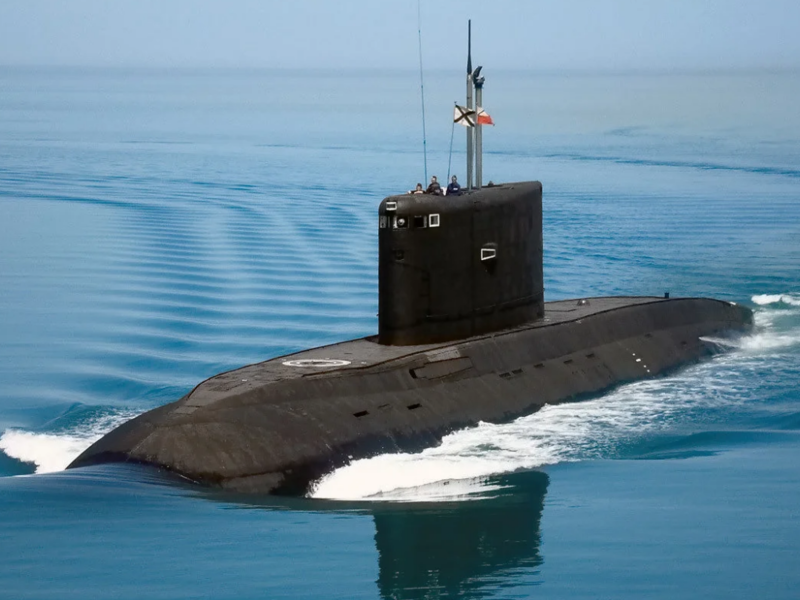 Український удар по російському підводному човну увійшов в історію. Це перше ураження субмарини крилатими ракетами в історії воєн – Defense Express