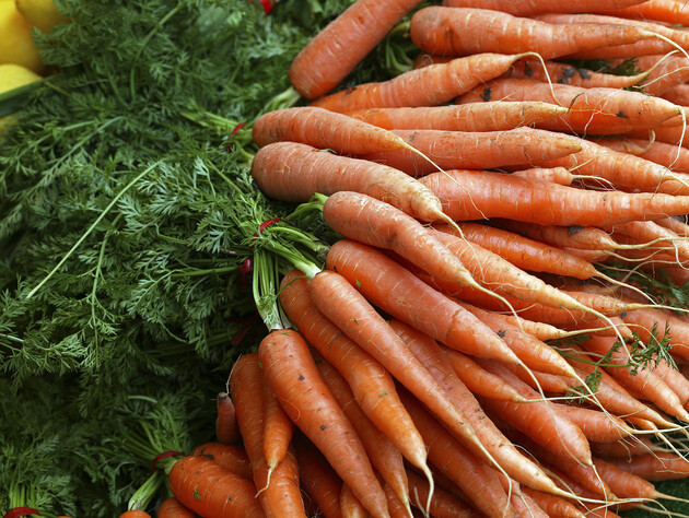 Додайте це у відра – і морква зберігатиметься всю зиму. Експерт розповів, як зберегти врожай