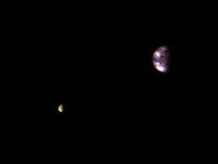 HiRISE сфотографировал Землю и Луну с орбиты Марса