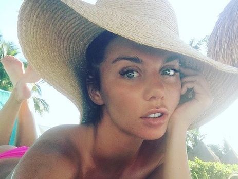 Седокова показала свое утро в объятиях младшей дочери