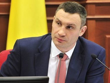 Кличко заявил, что дороги в Киеве должны расчистить от снега за выходные