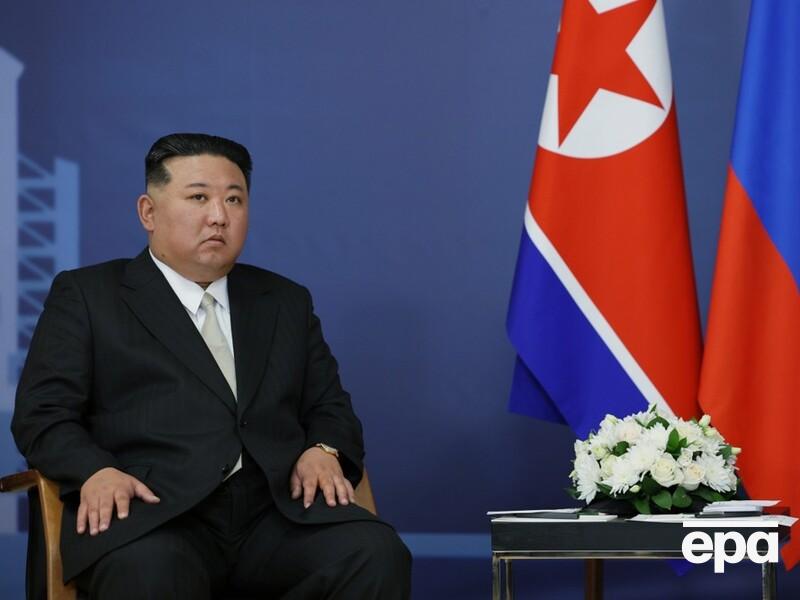 "Краш-тест" или недоверие к Путину? Перед встречей с главой РФ охрана Ким Чен Ына, весящего 130 кг, тщательно проверяла его кресло. Видео