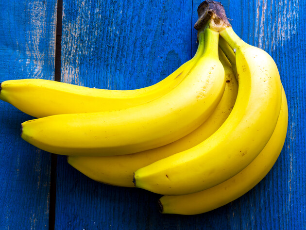 Ось чому банани не можна тримати в пакеті. Експерт розповів, як зберігати фрукти, щоб вони не почорніли