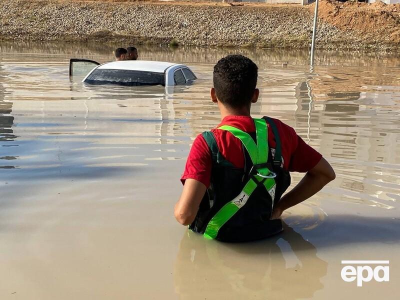 Число погибших в результате наводнения в Ливии достигло 10,3 тыс. человек, еще столько же ищут. Фоторепортаж