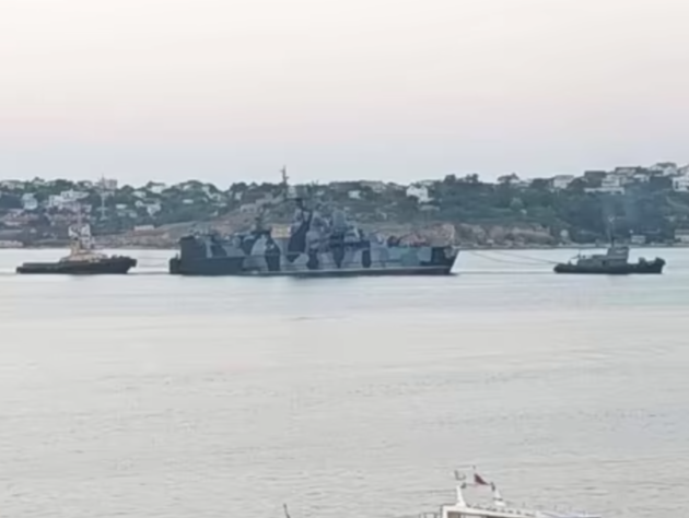СМИ опубликовали фото буксировки корабля РФ 