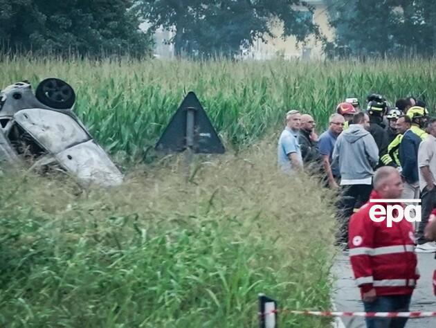 В Италии самолет ВВС упал на трассу. Погибла пятилетняя девочка, которая была пассажиром автомобиля