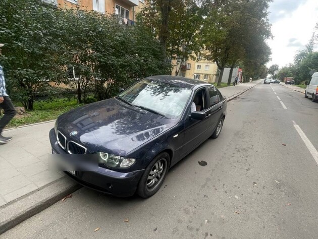 Во Львове водитель с признаками наркотического опьянения пытался сдать на анализ сок вместо мочи – полиция