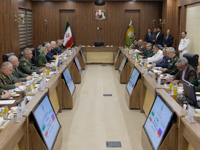 Шойгу вирушив у Тегеран для "зміцнення військових зв'язків" і заявив про вихід відносин РФ та Ірану "на новий рівень"