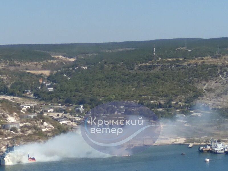 В Крыму прогремели взрывы, сообщают о пролете ракет и ударе по воинской части. Оккупанты перекрыли Крымский мост. Фото, видео
