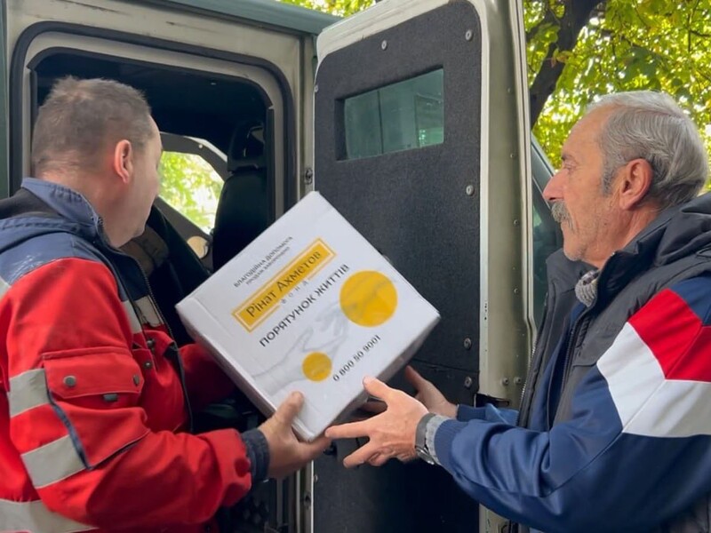 Жители прифронтовой Великой Новоселки получили помощь от Фонда Рината Ахметова 