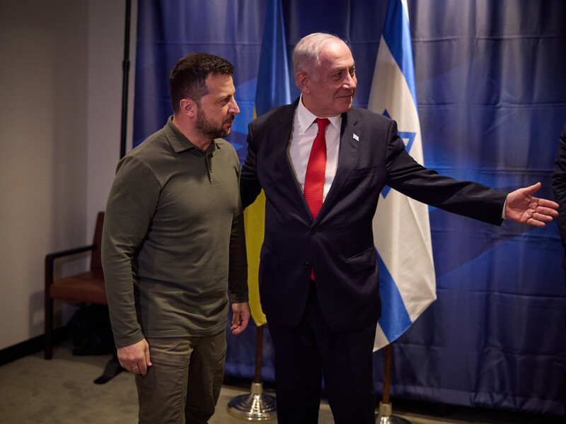 Зеленский в Нью-Йорке обсудил с Нетаньяху сотрудничество в гражданской обороне. По данным СМИ, президент Украины сказал, что "много чего ожидает" от Израиля