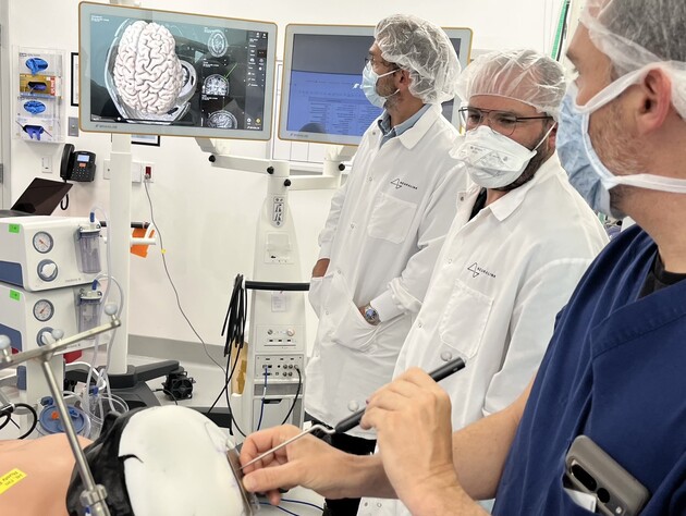 Компания Маска Neuralink набирает добровольцев для первого испытания чипов, вживленных в человеческий мозг