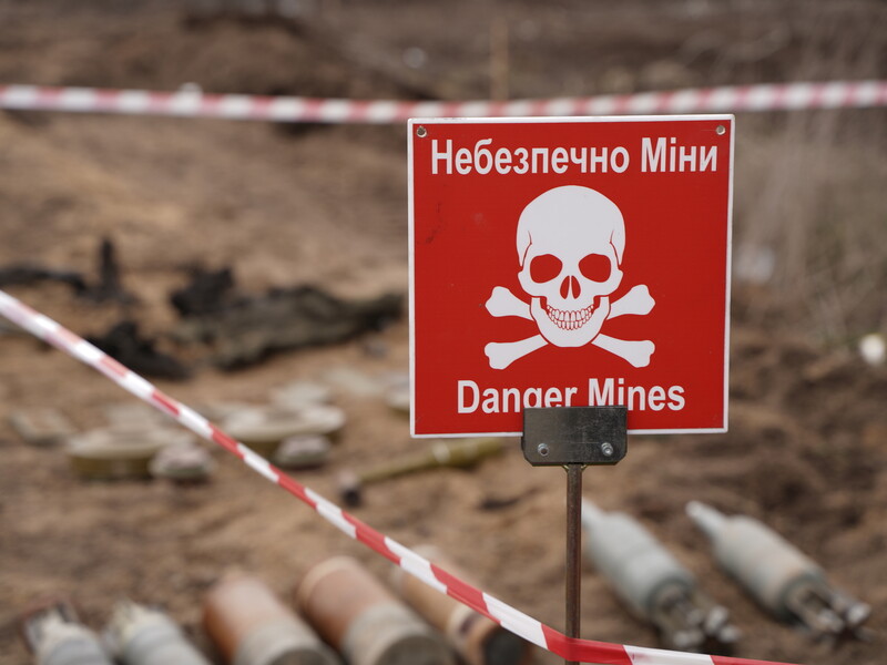 В Україні 246 мирних жителів загинули через міни та вибухонебезпечні предмети, із них 13 – діти