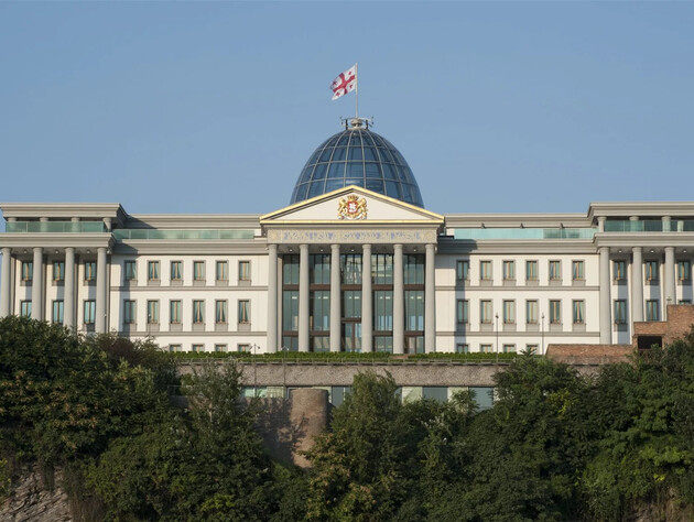Партія Меркель замість Бундестагу показала в агітації палац президентки Грузії. ЗМІ пишуть, що винен штучний інтелект