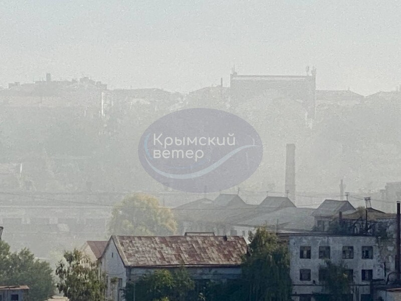 У Криму пролунали вибухи, Севастополь у диму. Окупанти заявили про роботу ППО по українських ракеті та дронах