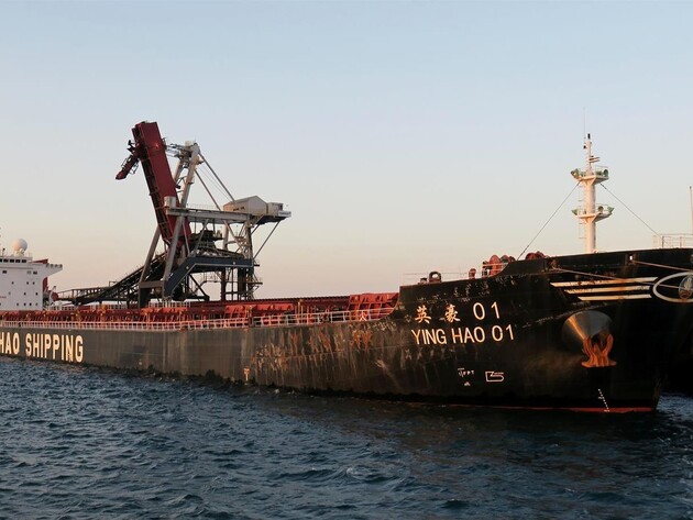 В порты Украины идут три судна за зерном и рудой
