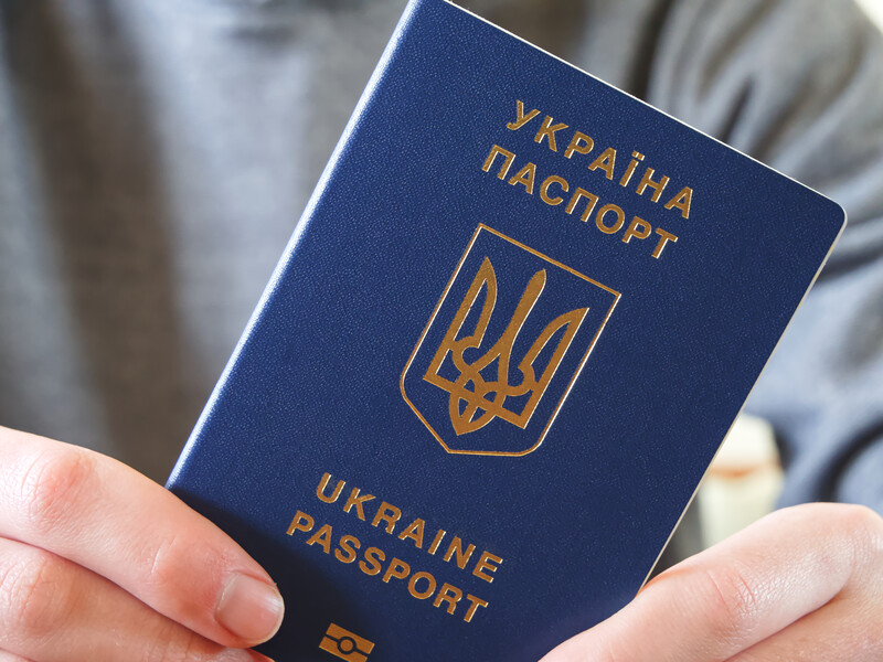 Молодые жители Крыма начали массово получать украинские паспорта – Минреинтеграции