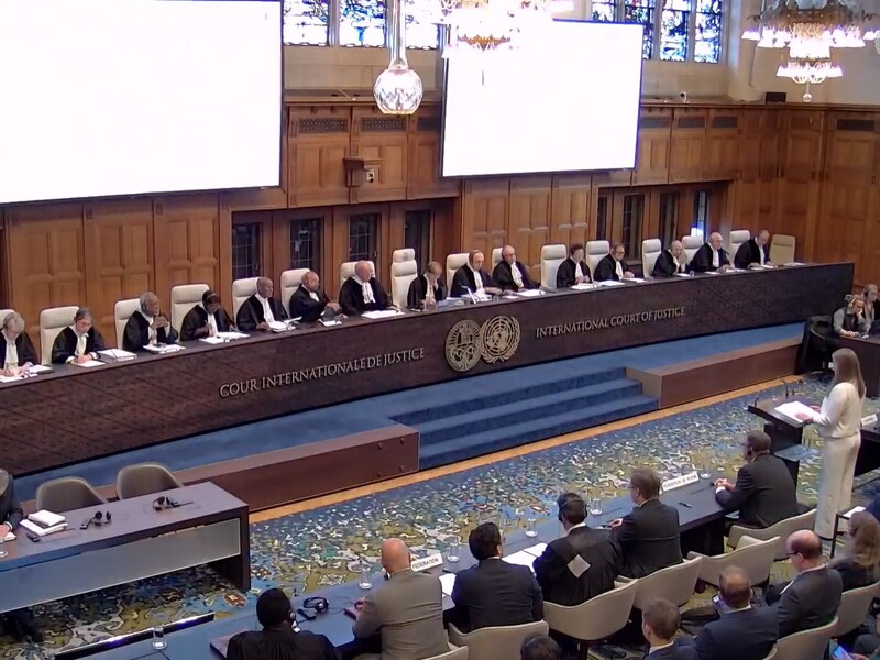 В Международном суде ООН продолжается слушание по иску Украины против России. РФ обвинила Украину, что та "не признает никакого другого решения проблемы Донбасса, кроме военного" 