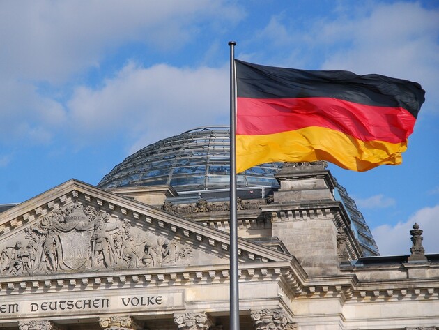 Власти Германии намерены вдвое сократить расходы из федерального бюджета на находящихся в стране беженцев – Reuters
